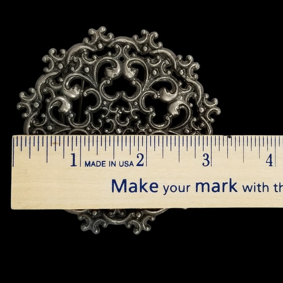 Ornate Filigree Round Belt Buckle Silver Tone Ornate‎ Scrollwork Design Vintage - Picture 7 of 7
